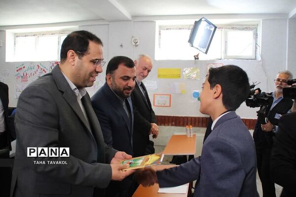 آیین امضای تفاهم‌نامه و آغاز عملیات اجرایی اتصال پرسرعت مدارس کشور از طریق فیبر نوری fttx