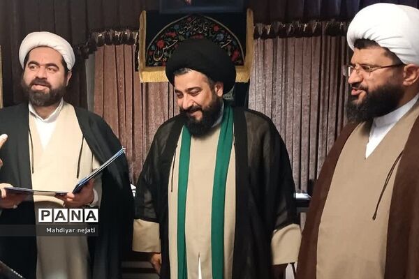 نشست مسئول امور مساجد شرق استان تهران با اعضای هیات امنای مسجد انصارالمهدی (عج) رودهن