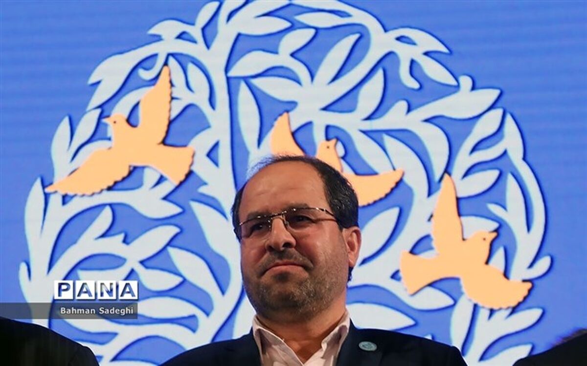نشان سرو به دکتر سید محمد مقیمی رئیس دانشگاه تهران اعطا شد