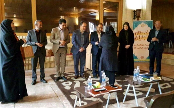 معلم به‌عنوان هدایت‌کننده در فرایند تعلیم ‌وتربیت، مؤثرترین عنصر در تحقق نظام آموزشی است