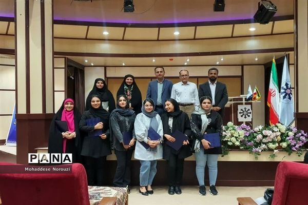 تجلیل از دانش‌آموزان برترآموزشگاه فرزانگان اسلامشهر