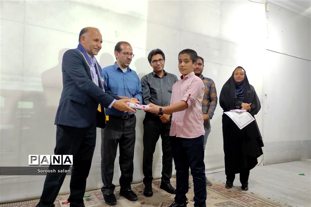 تقدیر از داوران و دانش آموزان برتر المپیاد رویش (بازی های فکری) سازمان دانش آموزی داراب