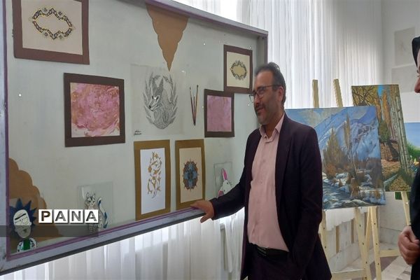 نمایشگاه کار آفرینی در هنرستان شهید حقیقی