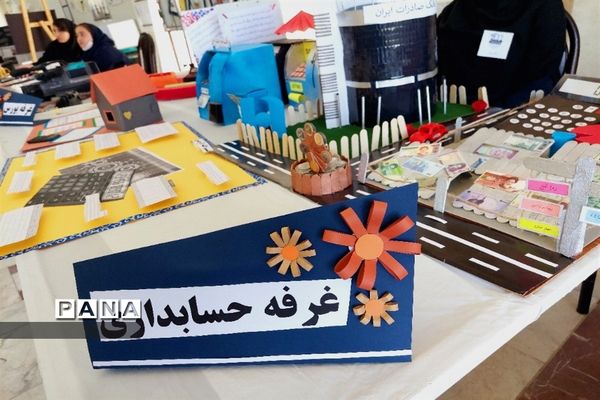 نمایشگاه کار آفرینی در هنرستان شهید حقیقی