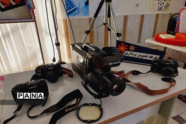 نمایشگاه کار آفرینی در هنرستان شهید حقیقی