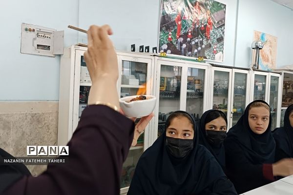 بازدید دانش‌آموزان دبیرستان حضرت زینب(س) از پژوهش‌سرای دانش‌آموزی جابربن‌حیان فشافویه