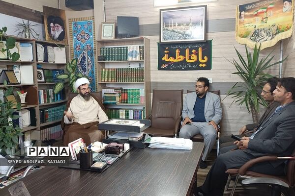 دیدار مدیران و معلمان نمونه با امام جمعه فشافویه