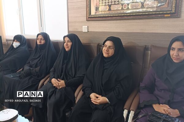 دیدار مدیران و معلمان نمونه با امام جمعه فشافویه