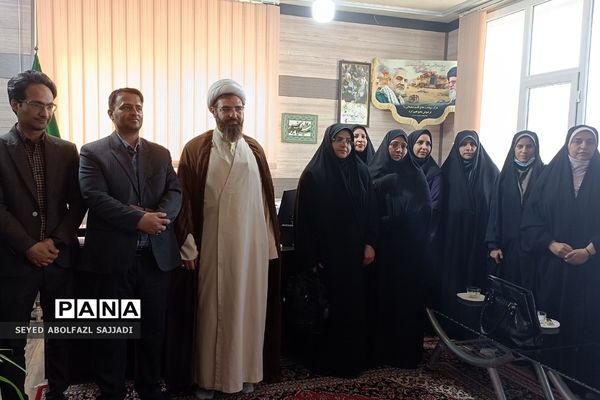 دیدار مدیران و معلمان نمونه با امام جمعه فشافویه