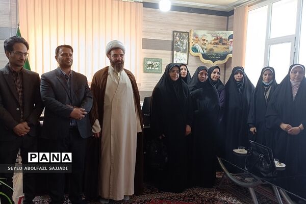 دیدار مدیران و معلمان نمونه با امام جمعه فشافویه