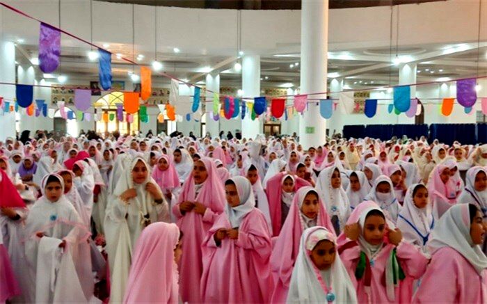 برگزاری مراسم جشن تکلیف 1500 دانش آموز درشهرستان  نظرآباد/ فیلم