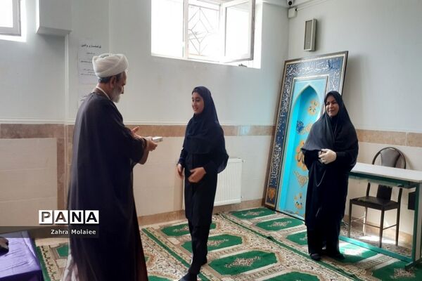 مراسم زیارت عاشورا در دبیرستان غلامرضا‌ حبیبی ناحیه یک بهارستان