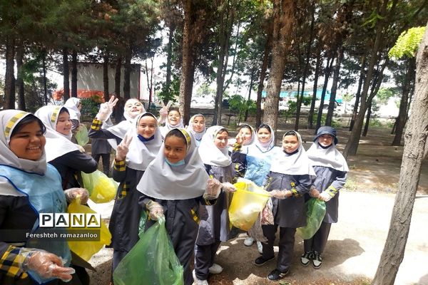 پاک‌سازی پارک جنگلی نصیرآباد توسط دانش‌آموزان مدرسه مزرعه
