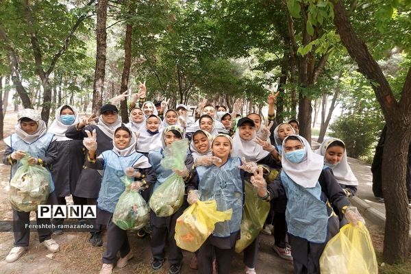 پاک‌سازی پارک جنگلی نصیرآباد توسط دانش‌آموزان مدرسه مزرعه