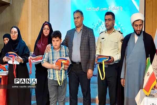 آیین تجلیل از منتخبین طرح سفیران و مراقبین سلامت در شهرستان شیروان
