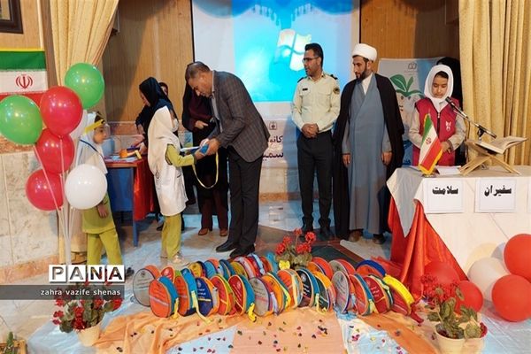 آیین تجلیل از منتخبین طرح سفیران و مراقبین سلامت در شهرستان شیروان