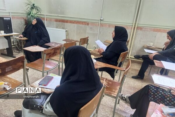 جلسه به روز رسانی و فعال‌سازی اکسل داوری مرحله مدرسه‌ای در دبیرستان عدالت شهر جوادآباد
