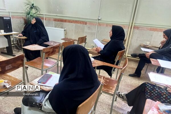 جلسه به روز رسانی و فعال‌سازی اکسل داوری مرحله مدرسه‌ای در دبیرستان عدالت شهر جوادآباد