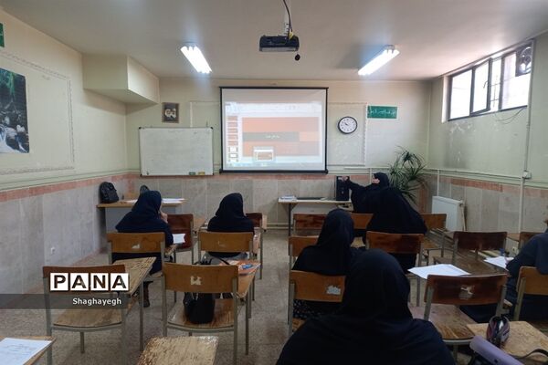 جلسه به روز رسانی و فعال‌سازی اکسل داوری مرحله مدرسه‌ای در دبیرستان عدالت شهر جوادآباد
