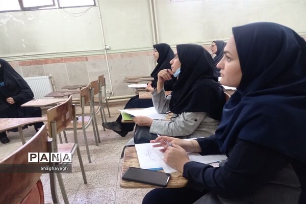 جلسه به روز رسانی و فعال‌سازی اکسل داوری مرحله مدرسه‌ای در دبیرستان عدالت شهر جوادآباد