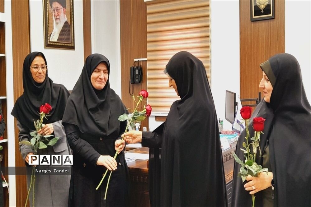 نمایشگاه دست سازه‌های مددجویان بهزیستی ملارد