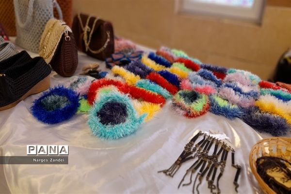 نمایشگاه دست سازه‌های مددجویان بهزیستی ملارد