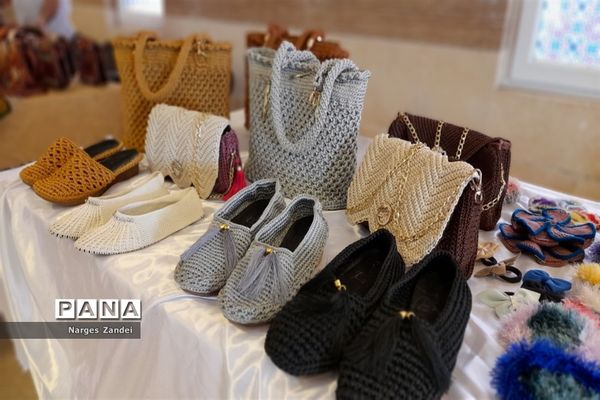 نمایشگاه دست سازه‌های مددجویان بهزیستی ملارد