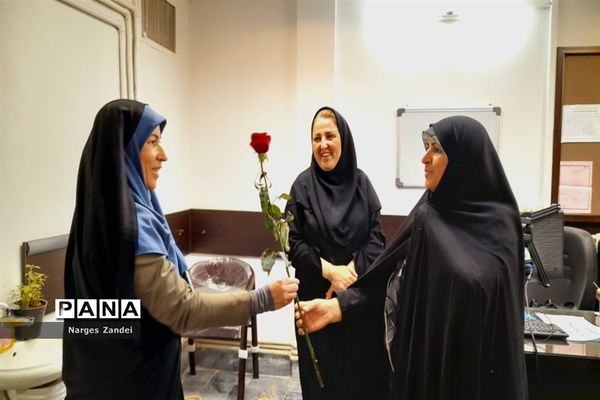 نمایشگاه دست سازه‌های مددجویان بهزیستی ملارد