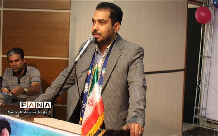 سازمان دانش‌آموزی بستری برای رشد و حرکت رو به جلو برای دانش‌آموزان،  است