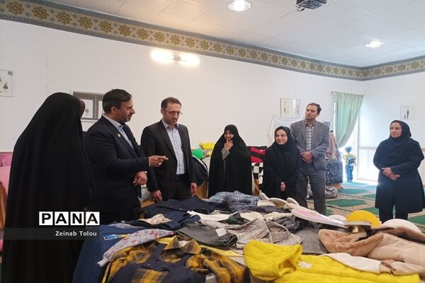 آیین افتتاحیه نمایشگاه تن پوش‌های اقوام ایرانی در هنرستان عترت