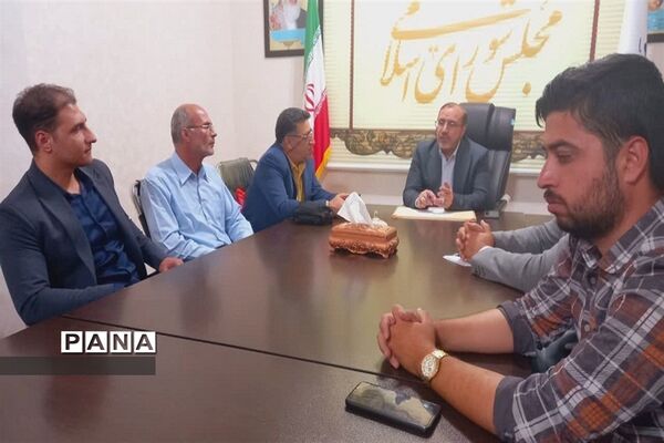دیدار جمعی از معلمین شهرستان نظرآبادی با نماینده مجلس شورای اسلامی نظرآباد