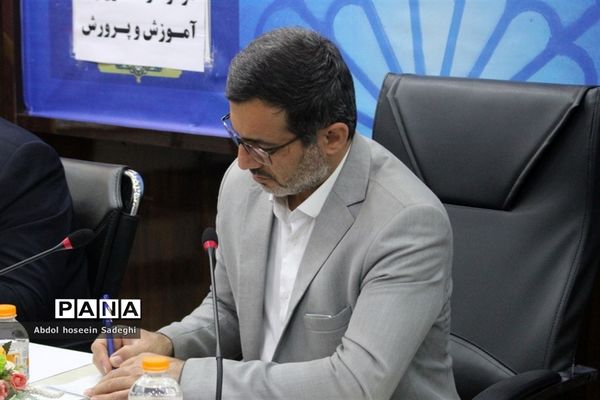 نشست توجیهی امتحانات نهایی خرداد 1402 در بوشهر