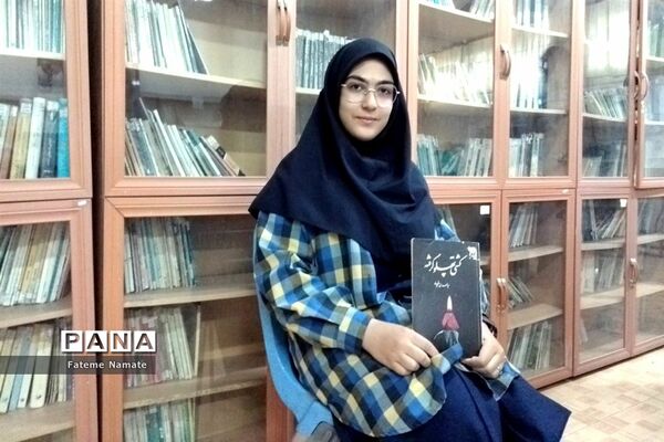 آخرین نشست کتاب خوان سال تحصیلی ۱۴۰۲-۱۴۰۱ در دبیرستان شایستگان ملارد