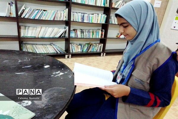 آخرین نشست کتاب خوان سال تحصیلی ۱۴۰۲-۱۴۰۱ در دبیرستان شایستگان ملارد