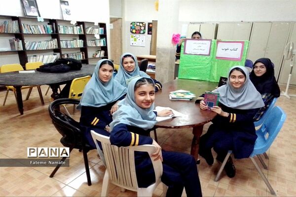 آخرین نشست کتاب خوان سال تحصیلی ۱۴۰۲-۱۴۰۱ در دبیرستان شایستگان ملارد