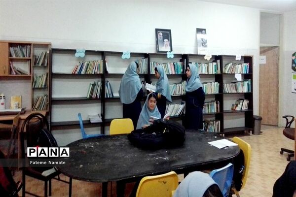 آخرین نشست کتاب خوان سال تحصیلی ۱۴۰۲-۱۴۰۱ در دبیرستان شایستگان ملارد