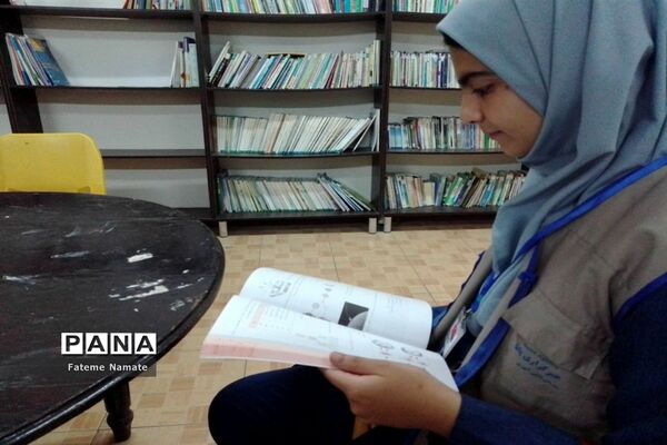 آخرین نشست کتاب خوان سال تحصیلی ۱۴۰۲-۱۴۰۱ در دبیرستان شایستگان ملارد