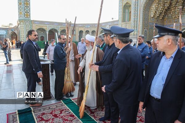 ِآیین جاروکشی حرم کریمه اهل بیت(س)