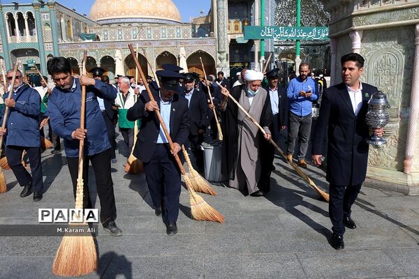 ِآیین جاروکشی حرم کریمه اهل بیت(س)