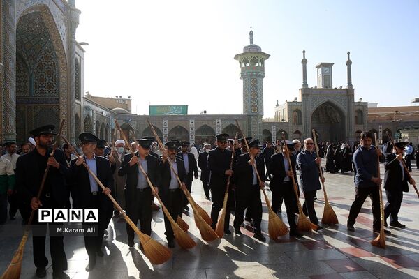 ِآیین جاروکشی حرم کریمه اهل بیت(س)