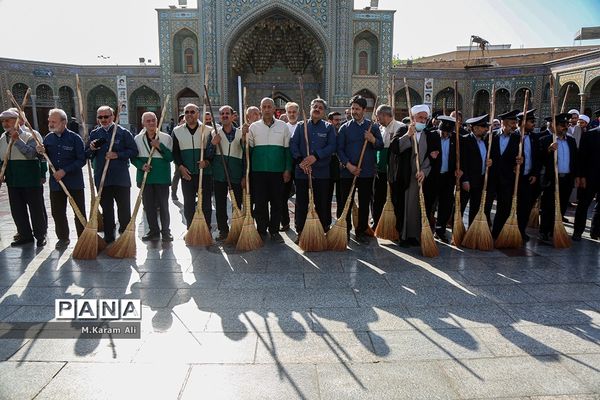 ِآیین جاروکشی حرم کریمه اهل بیت(س)