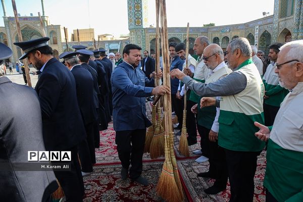 ِآیین جاروکشی حرم کریمه اهل بیت(س)