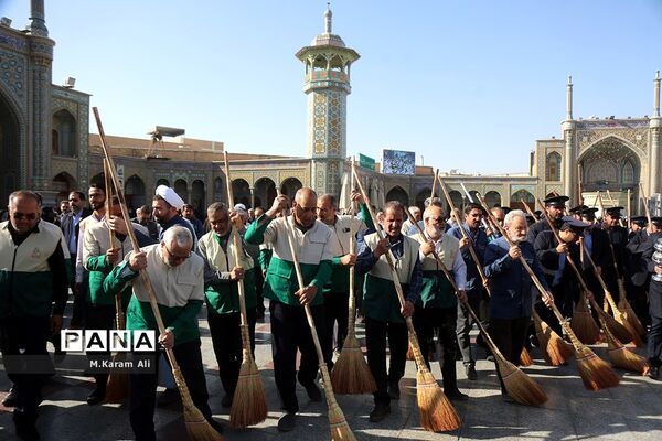 ِآیین جاروکشی حرم کریمه اهل بیت(س)