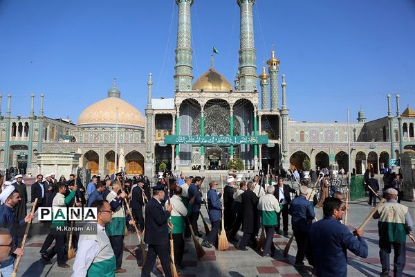 ِآیین جاروکشی حرم کریمه اهل بیت(س)