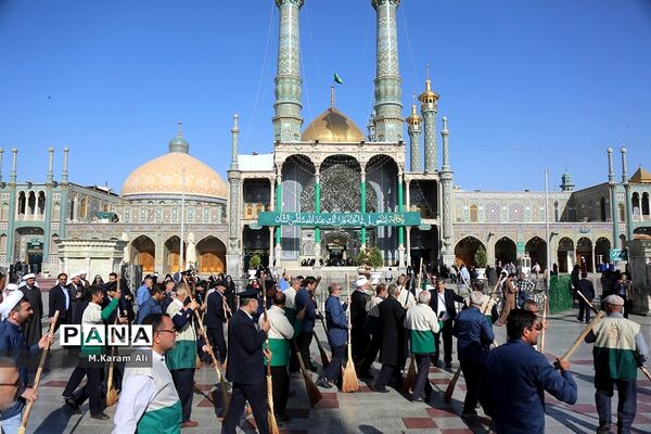 ِآیین جاروکشی حرم کریمه اهل بیت(س)