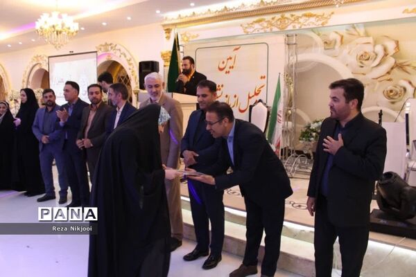 تجلیل از بازنشستگان منطقه ناحیه یک بهارستان