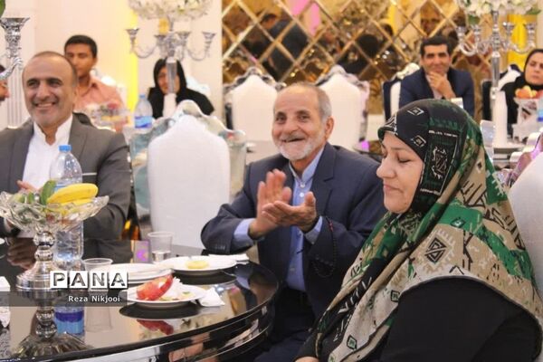 تجلیل از بازنشستگان منطقه ناحیه یک بهارستان
