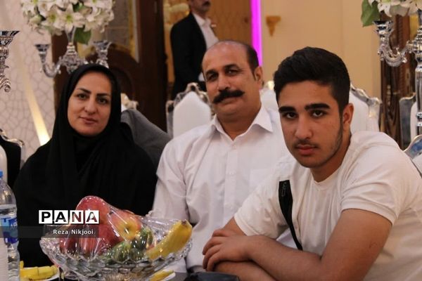 تجلیل از بازنشستگان منطقه ناحیه یک بهارستان