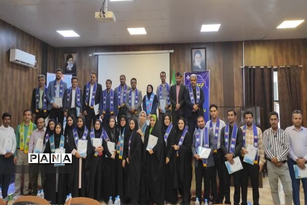 مراسم گرامیداشت سالروز تاسیس سازمان دانش‌آموزی در بندرعباس