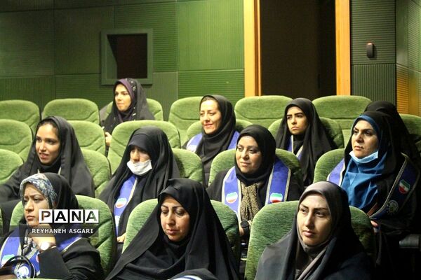 نشست هم‌اندیشی مسئولان سازمان دانش‌آموزی شهرستان‌های استان تهران در برج میلاد